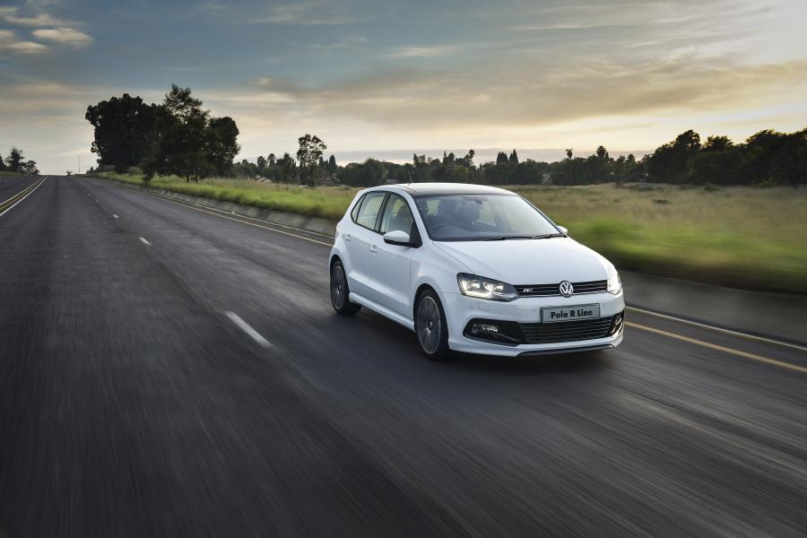 Volkswagen Polo R-Line 5-Door 2017 года  (ZA) (фото 8 из 15)